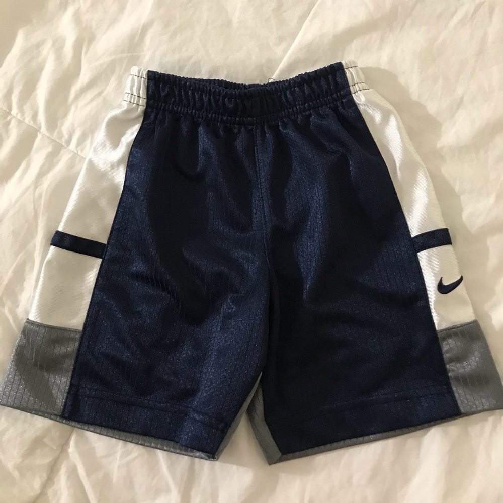 Boys 2t Nike shorts
